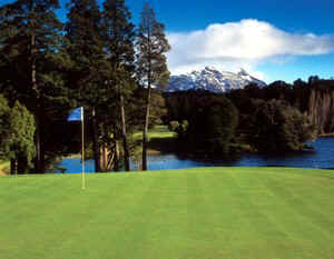 !!!AR BRC Llao golf hole 18.jpg (29422 bytes)