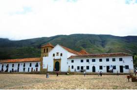 COL Villa de Leyva Plaza Mayor.jpg (8845 bytes)