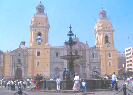 LIM_Plaza_Armas.jpg (24033 bytes)