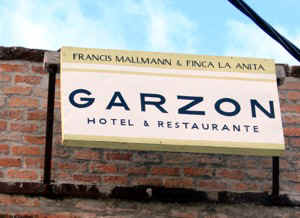 !!URU Garzon Mallman sign.jpg (41952 bytes)